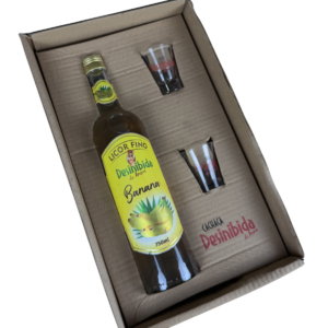 LICOR FINO DE BANANA 750ML + 2 BEBIDAS 50ML + 2 COPOS PERNONALIZADOS DE VIDRO