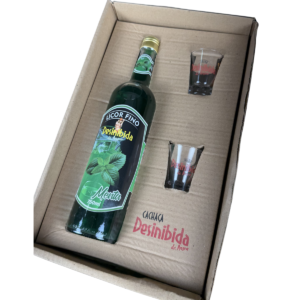 LICOR FINO DE MENTA 750ML + 2 BEBIDAS 50ML + 2 COPOS PERNONALIZADOS DE VIDRO