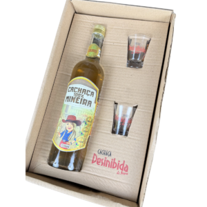 CACHAÇA 100% MINEIRA OURO 750ML + 2 BEBIDAS 50ML + 2 COPOS PERNONALIZADOS DE VIDRO